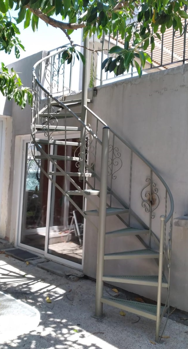 Escalera Caracol Colonial doble c/ malla