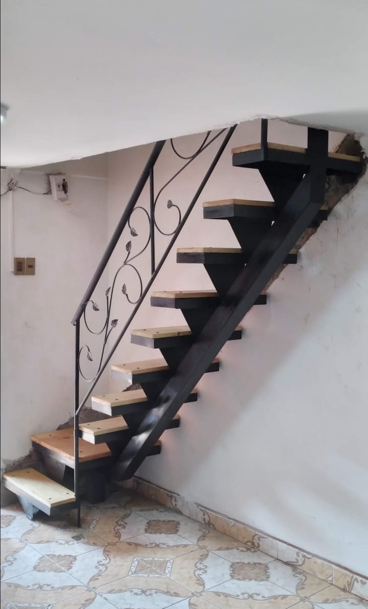 Escalera Recta madera al aire